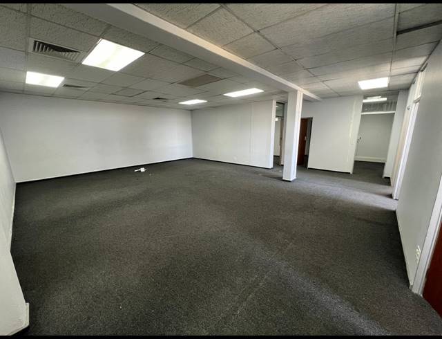 180M² OFFICE TO LET IN STRIJDOMPARK